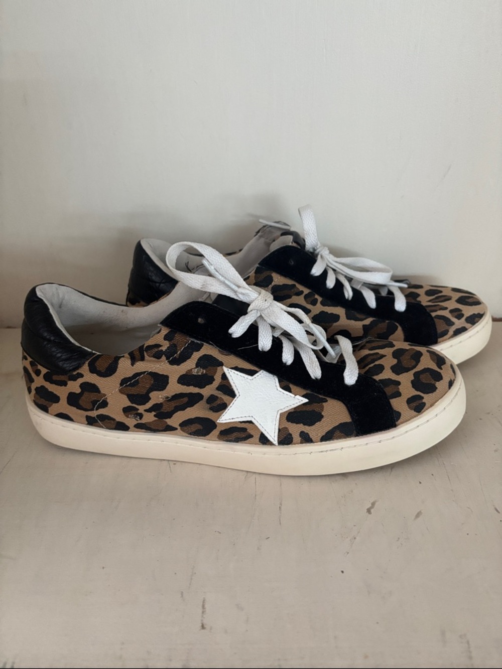 Leopard Print Star Accent Sneakers - White Star, Black Trim - Picture 6 of 9